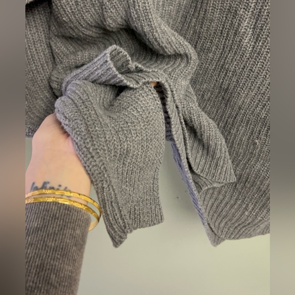 Basic Equipment Sweater - Picture 5 of 6